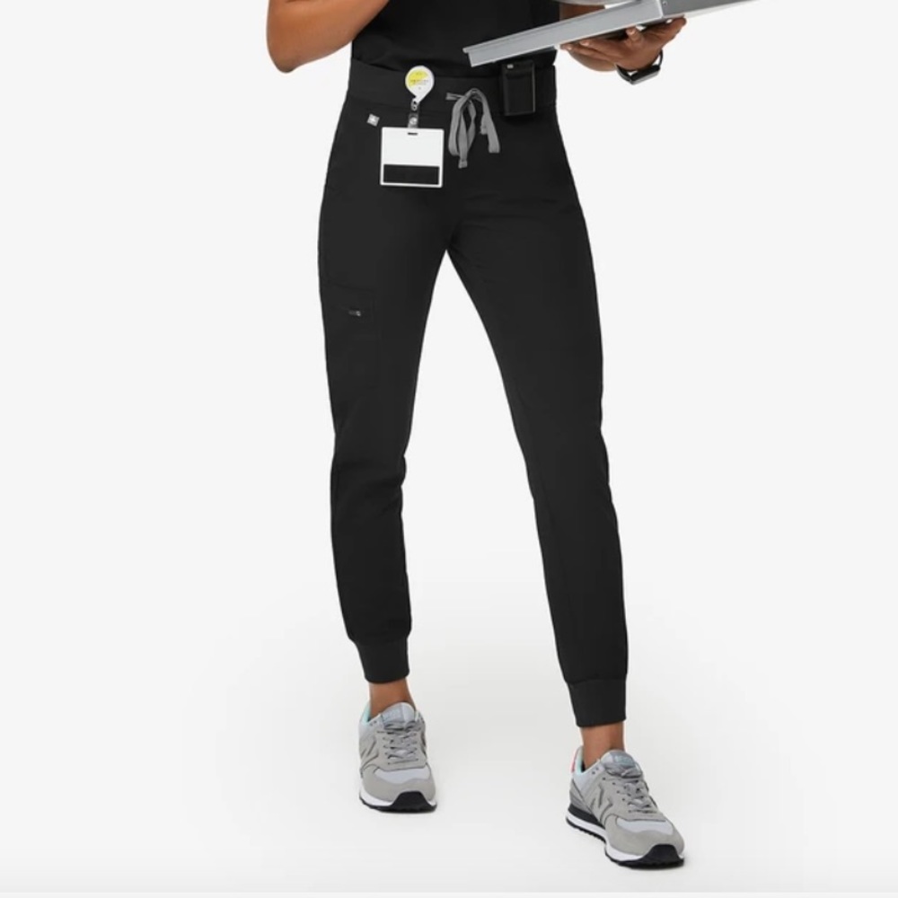 FIGS Zamora Black Medium Scrub Bottoms
